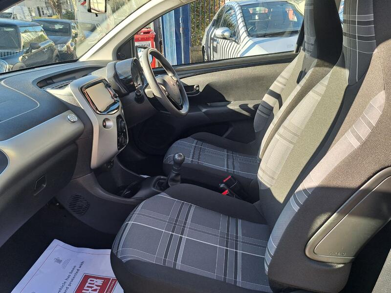 PEUGEOT 108