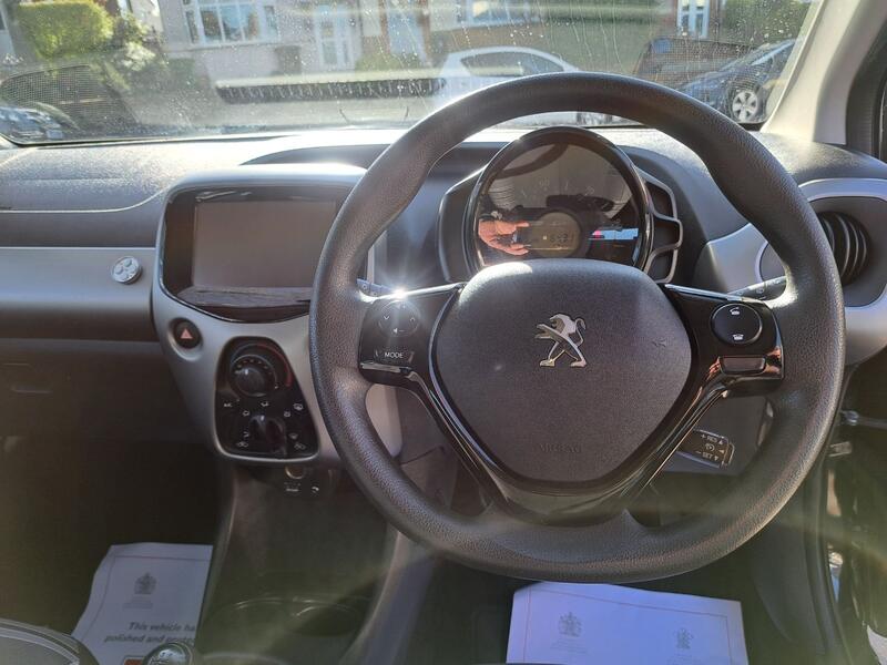 PEUGEOT 108
