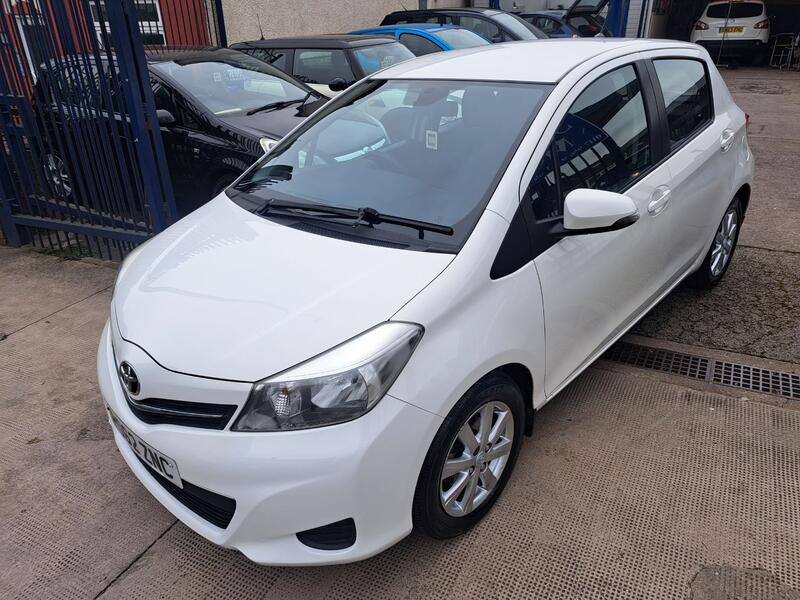 View TOYOTA YARIS 1.3 Dual VVT-i TR