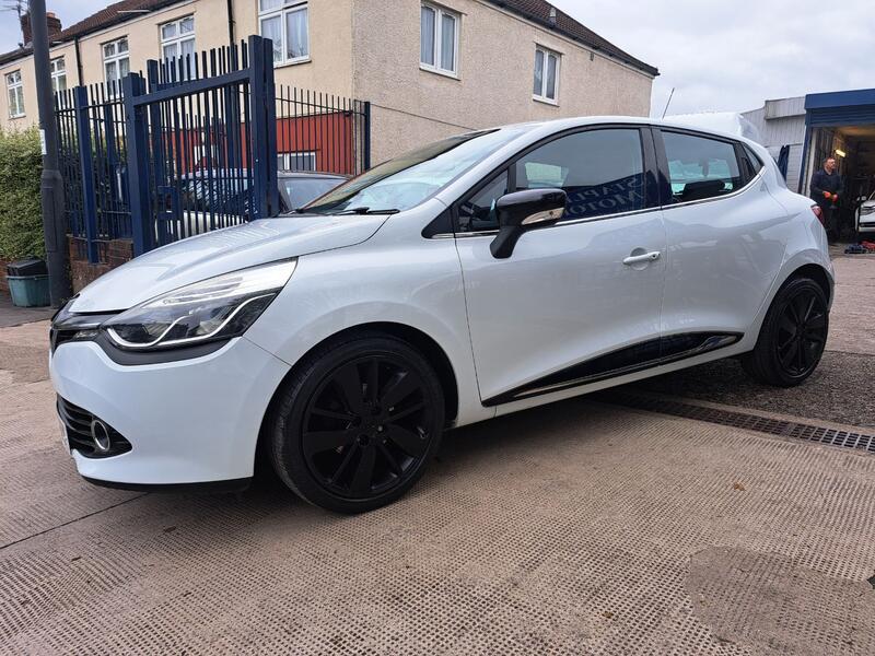 View RENAULT CLIO 0.9 Dynamique S MediaNav TCe 90 Stop & Start