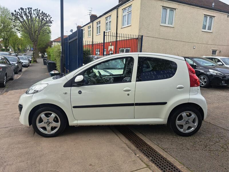 View PEUGEOT 107 1.0 12V Envy