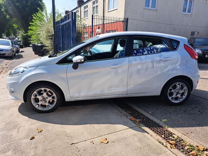 View FORD FIESTA 1.3 Zetec