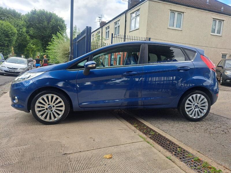 View FORD FIESTA 1.4 Titanium