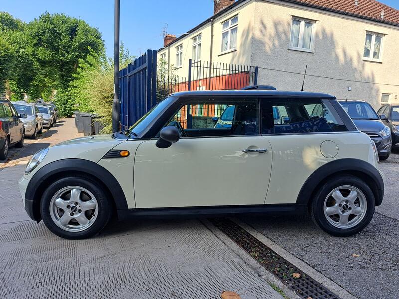 View MINI HATCH 1.6 Cooper Hatch