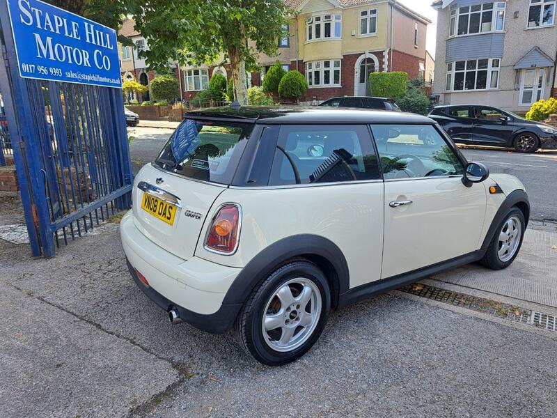 View MINI HATCH 1.6 Cooper Hatch
